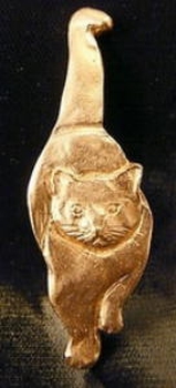 1704 - Broche chat marchant